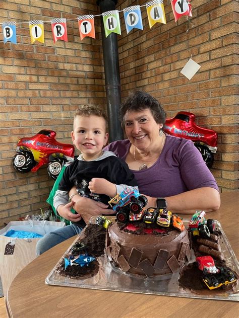 Mader Monster Truck Cake Amazing Cakes Cake Desserts