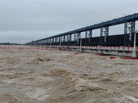 Kosi And Gandak Barrage All Gates Opened So Much Water Coming After Decades कोसी और गंडक बराज के