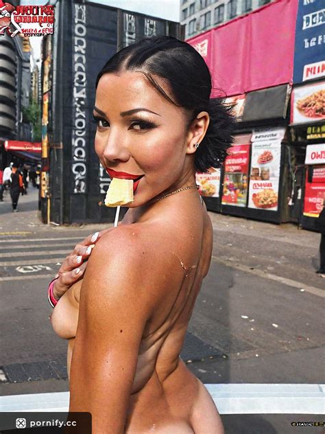 Milf Milf Sexy Cooking Muscular Brunette Back Indoor Playful Fair Skin Heart Shape Triangle Pose