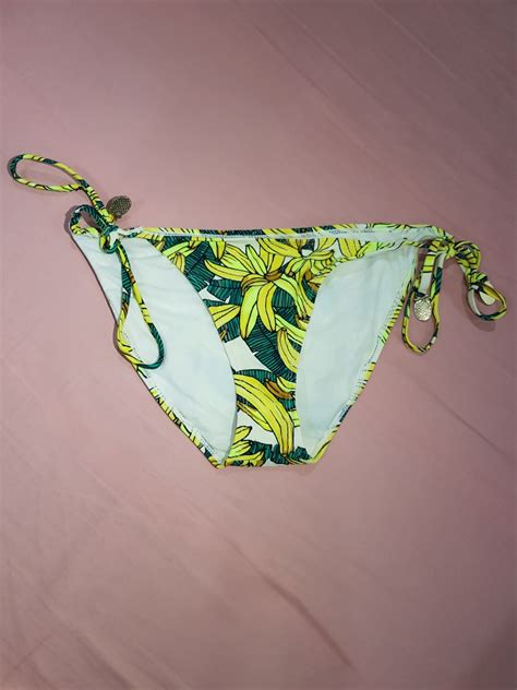 H M Bikini Bottom Women S Fashion Swimwear Bikinis Swimsuits On Carousell