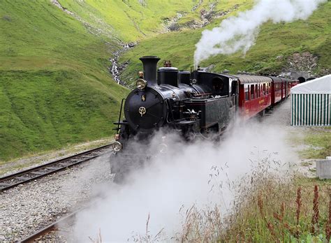 Viel Dampf In Der Station Furka M M Der Dampfzug Von Oberwald