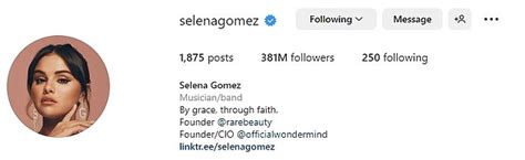 Selena Gomez Becomes First Woman To Hit 400 Million Followers On Instagram Daily Mail Online