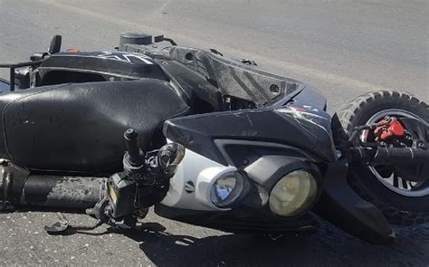 Torreón Motociclista muere tras impactarse contra el asfalto