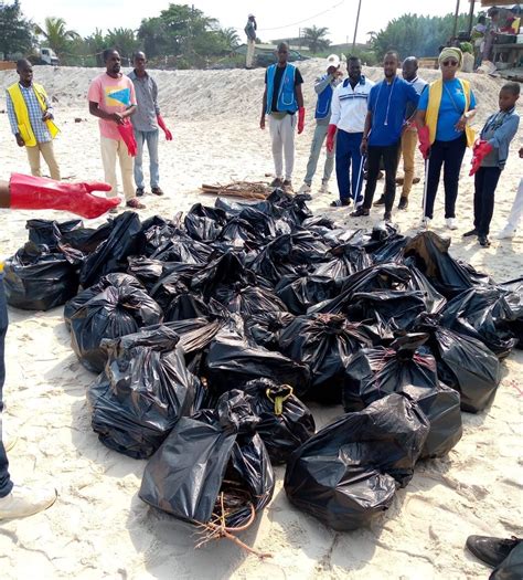 CONGO débarrassée des déchets la plage de Pointe Noire retrouve son