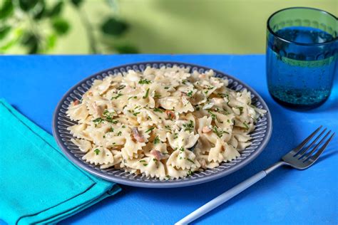 Cremige Farfalle mit Räucherlachs Rezept HelloFresh