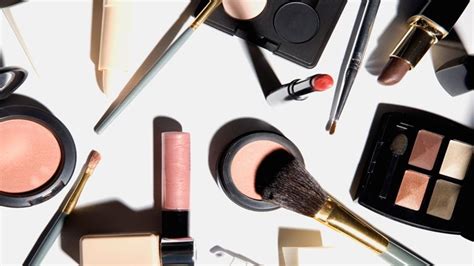 Ini 5 Kesalahan Makeup Yang Bikin Wajah Jadi Terlihat Lebih Tua Salah