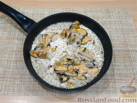 Рецепт: Макароны в сливочном соусе с мидиями и сыром на RussianFood.com