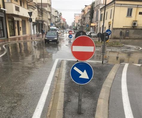 Chieti Manutenzione Strade Interventi Sulla Rotonda Di Viale Abruzzo