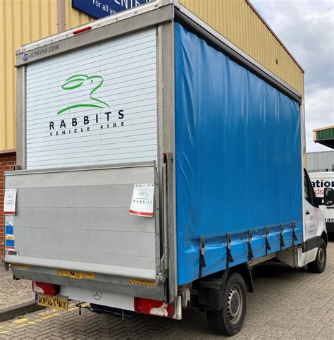 LUTON CURTAIN SIDE Rabbits Vehicle Hire