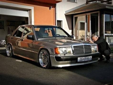 Tui Nila adlı kullanıcının Mercedes benz 190e panosundaki Pin Araba