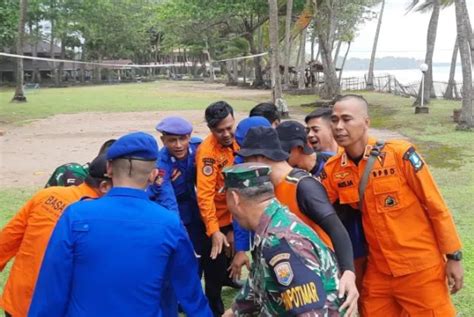 Tim SAR Cari Wisatawan Hilang Terseret Ombak Di Pantai Anyer