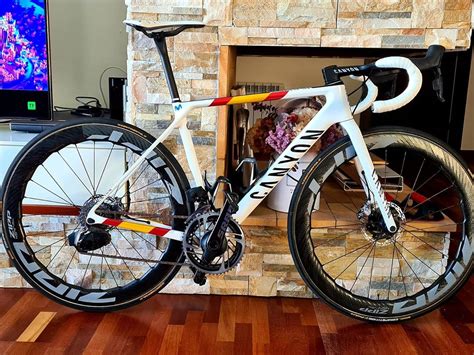 Alejandro Valverde Shows His New Canyon Bike As Spanish Road Race