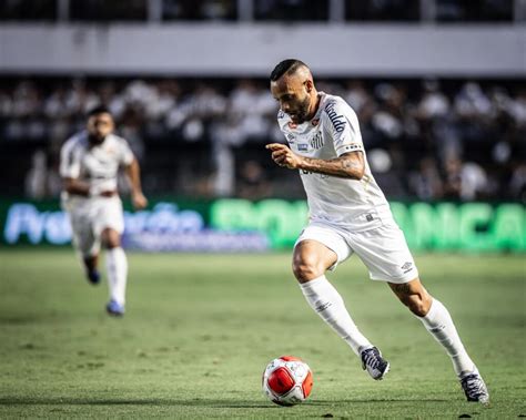 Santos Domina Na Vila Belmiro Vence Palmeiras E Abre Vantagem Na Final