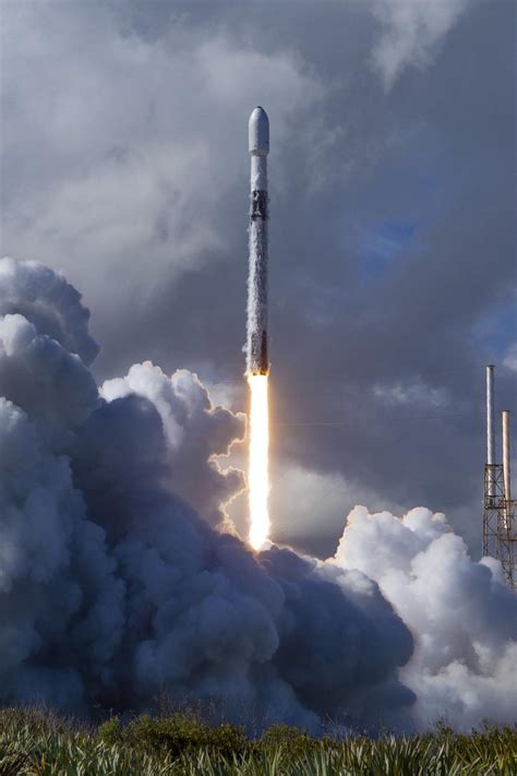 Spacex Launches Sirius Xm Satellite Into Orbit Unian Photoreport