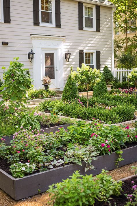 How to Landscape Front Yards and Entryways to Maximize Curb Appeal