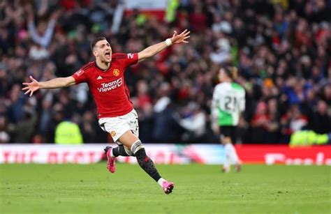 Diogo Dalot sẵn sàng cạnh tranh vị trí ở Man Utd