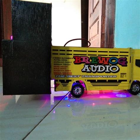 Gambar Miniatur Truk Dan Sound System Miniatur Truk Sound System Giant