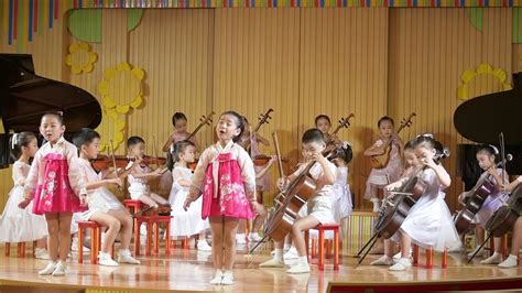 Video North Korean children singing and playing instruments @ kids'music