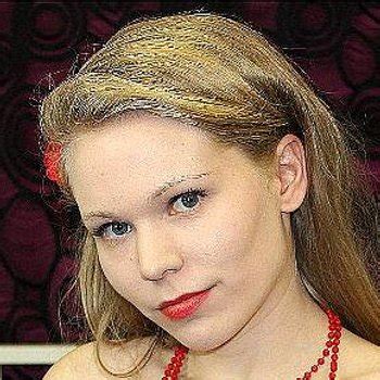 Get Nelly Honeypot Free Stripping And Nude Links At FreeOnes