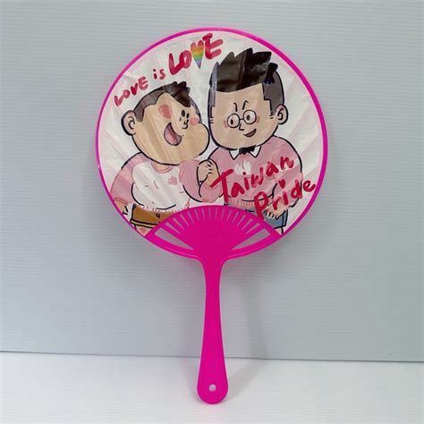 手搖扇 扇子 手扇 遊行 彩虹扇 涼扇 小熊 愛最大 婚姻平權 派對 熊男 壯熊 肉熊 多元成家 同婚 gay bar 蝦皮購物