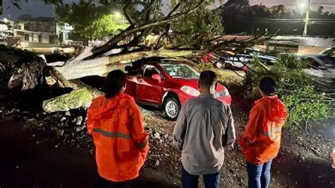 Colima tormenta eléctrica deja derrumbes e incendios en varios