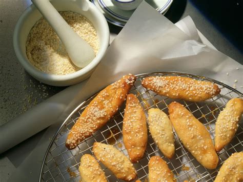 Sweet Sesame Sticks Recipe | EatSmarter