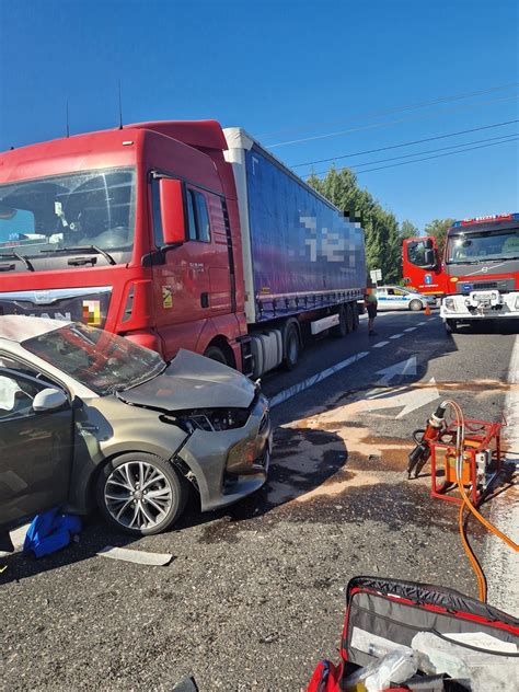 Zderzenie Ci Ar Wki Z Osob Wk Na Drodze Krajowej Numer W Stopnicy