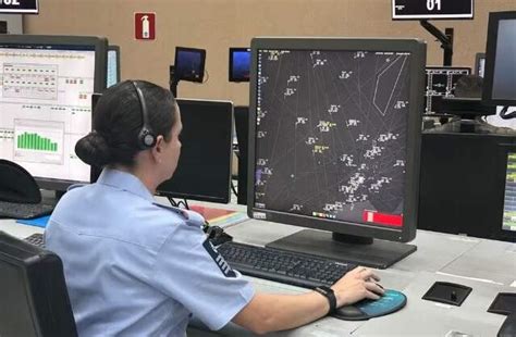 Como Ser Controlador De Voo - Controladores de voo: atenção e raciocínio são exigências da profissão ...