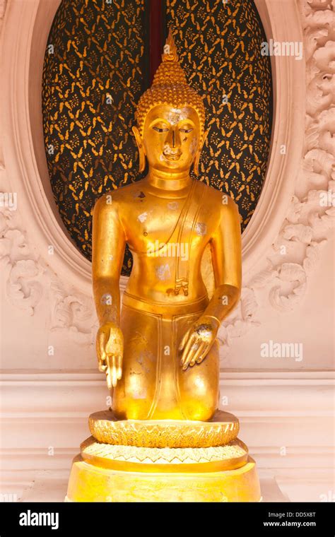 buddha statue in thailand Stock Photo - Alamy