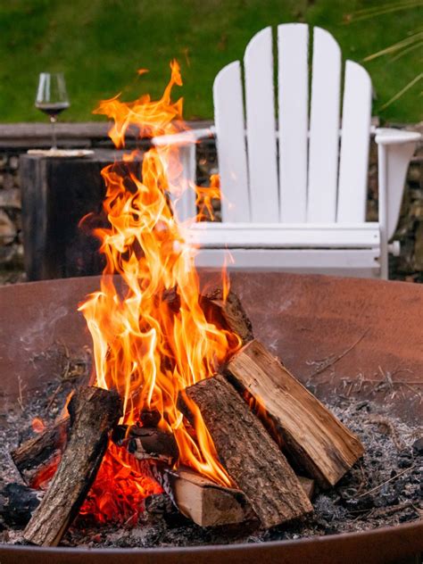 What to Burn in Fire Pit Without Smoke? (Answered) - Refresh Outdoors