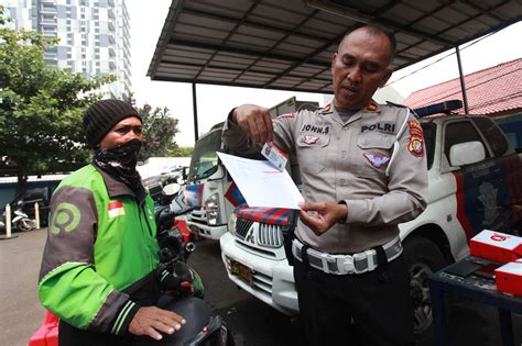 FOTO Penilangan Untuk Kendaraan Tak Lolos Uji Emisi Mulai Diberlakukan