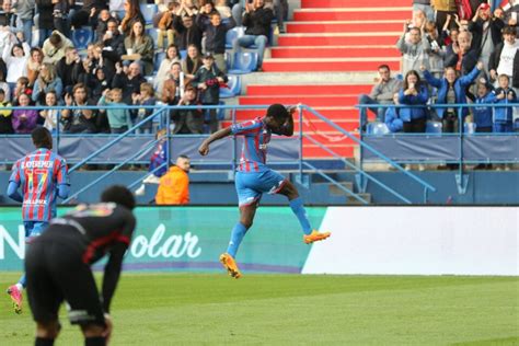 EN IMAGES Caen Renoue Avec La Victoire Devant 15 000 Spectateurs