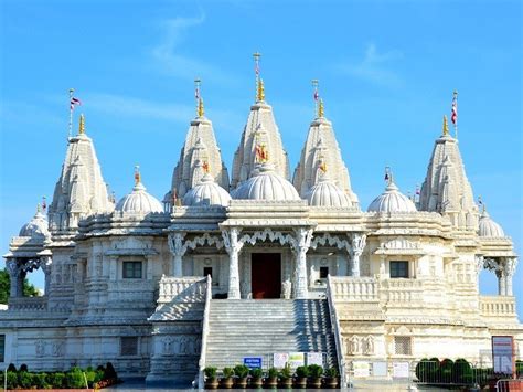 Shree Swaminarayan Mandir, Bhuj - Timings, Festivals, History, Darshan ...
