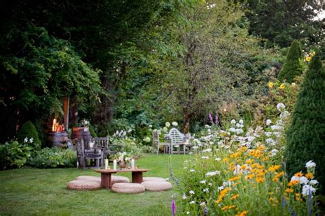 Garden Wedding in Oregon at Duckridge Farm | Junebug Weddings