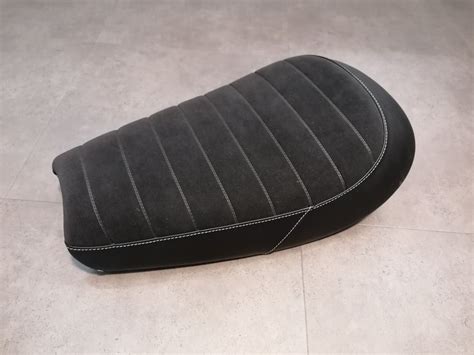 TRIUMPH STREET SCRAMBLER 900 SATTEL FAHRER ORIGINAL | Kaufen auf Ricardo
