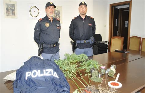 Enne Alla Guida Ubriaca Aggredisce Gli Agenti Di Polizia E Danneggia