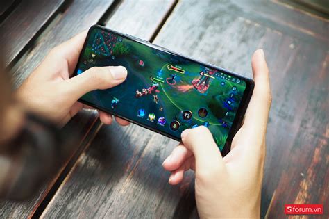 Trên tay Infinix Hot 30 Thiết kế bóng bẩy camera 50MP hiệu năng ngon giá chỉ hơn 3 triệu đồng
