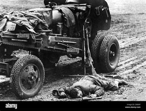 Dead Red Army soldier, killed during the Second World War (b/w photo Stock Photo - Alamy