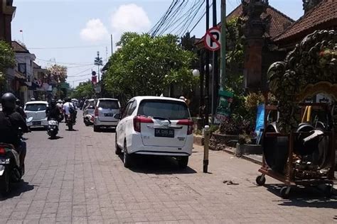 Sering Ditertibkan Polisi Pelanggar Parkir Di Wisata Ubud Makin Parah