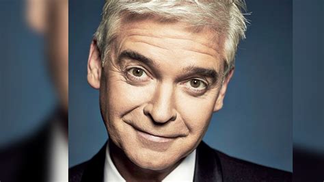 Phillip Schofield : Phillip Schofield leaves fans in stitches as he ...