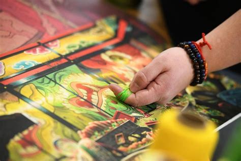 Les Visiteurs De La Japan Expo Paris Ont Pu Admirer La Tenture