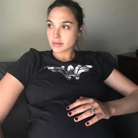 Gal Gadot Reflects On Pregnancy And Life In A Wonder Woman T Shirt Batman News