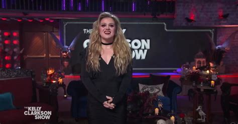 Kelly Clarkson Looks Stunning In Her Vampire Halloween Costume: Photos