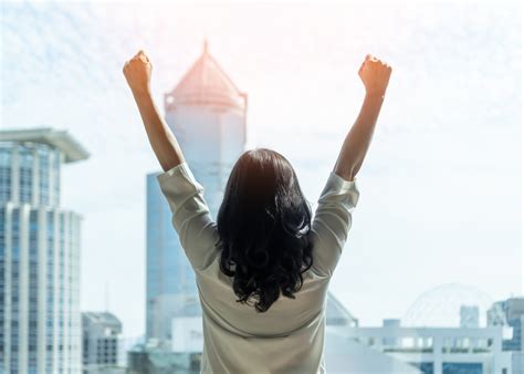 23 Habits of Highly Confident Women - Parade
