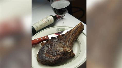 How To Make Smith And Wollenskys Famous Prime Rib Steak At Home Abc News