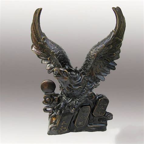 Eagle statue, Sculpture, Carving