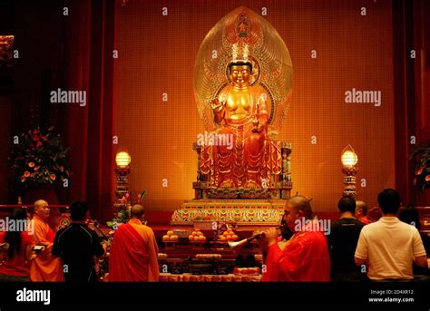 Buddhist Temple, Singapore Stock Photo - Alamy