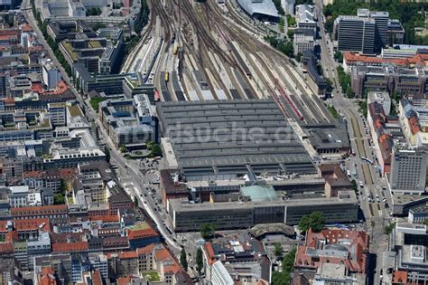 Luftaufnahme München Hauptbahnhof der Deutschen Bahn in München im