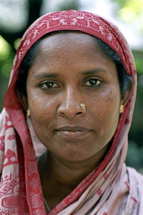 Portrait of Bangladeshi Woman, Dhaka, Bangladesh Editorial Image - Image of dress, goldcolored ...