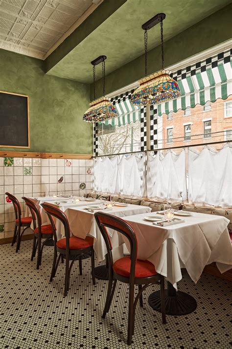 Pitt's Restaurant & Bar — Sydney Moss
